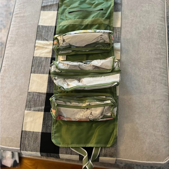 Thirty-One Roll Call Organizer/Makeup Bag - Picture 4 of 6